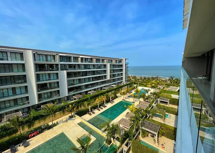 Amazing Loft / Private Beach + Pools + Natural